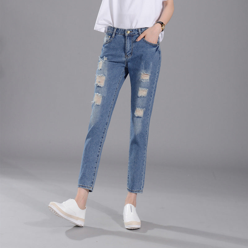 Women's 3/4 Ripped jeans.