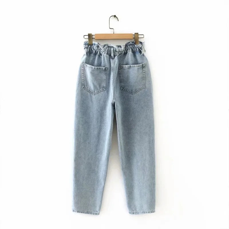 Ladies high waist casual jeans.