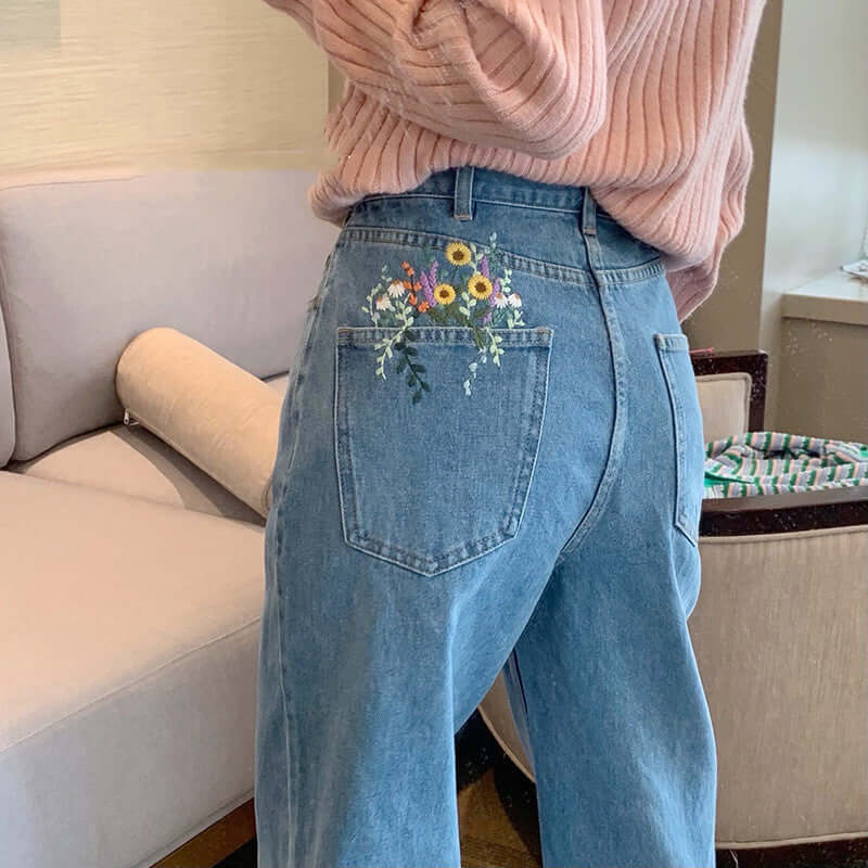 Women's Loose Straight Floral Embroidered High-waisted Jeans